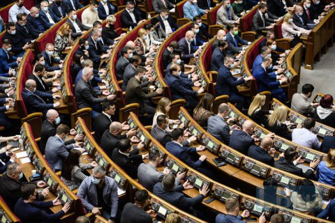 Парламент собрался на внеочередное заседание