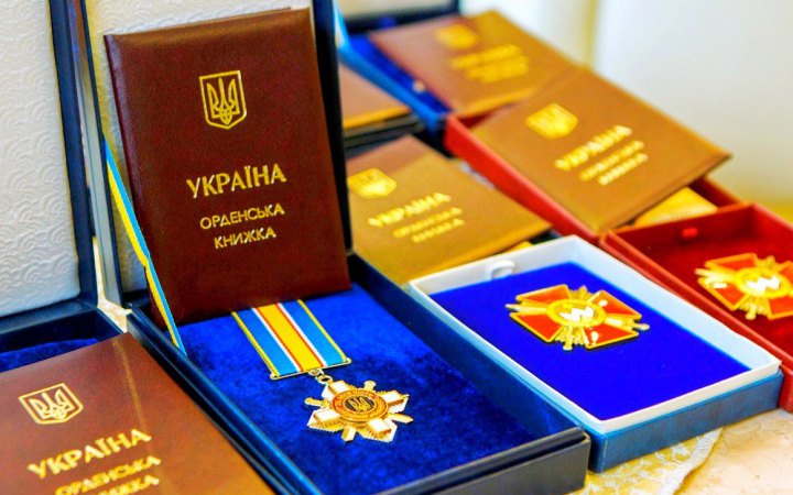 Зеленський відзначив 187 службовців ЗСУ державними нагородами