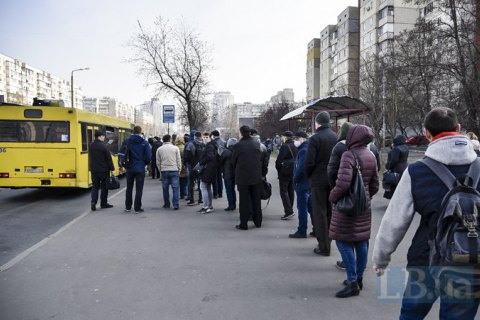 В Киевской области к ответственности привлекли двоих водителей, которые везли больше 10 пассажиров