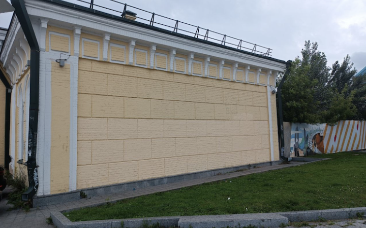 У Києві невідомі зафарбували мурал на честь Катерини Гандзюк. Відповідальна за нього установа заперечила причетність