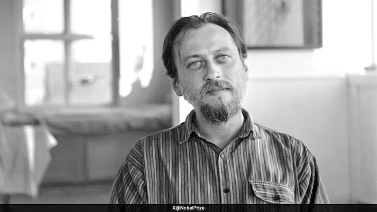 Краснагоркаї в 1985 році, коли опублікував свій дебютний роман Satantango