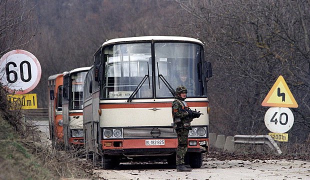 Миротворцы KFOR на КПП Баня-Луки, Босния и Герцеговина, 15 января 1996.
