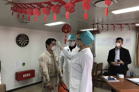 Число жертв коронавируса в Китае достигло 1113, за сутки погибли 97 человек