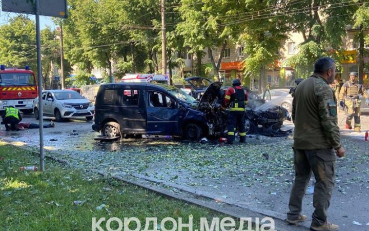 Росіяни вдарили по центру Сум, є загиблі та близько 20 потерпілих (оновлено)