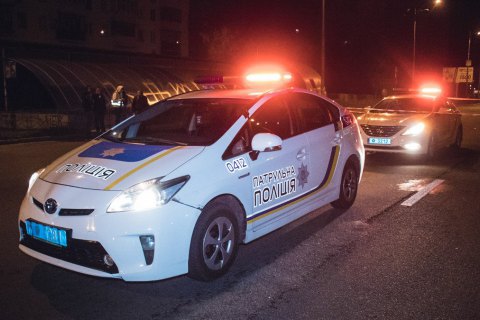 В Киеве патрульные применили оружие при задержании водителя, который протаранил полицейский автомобиль