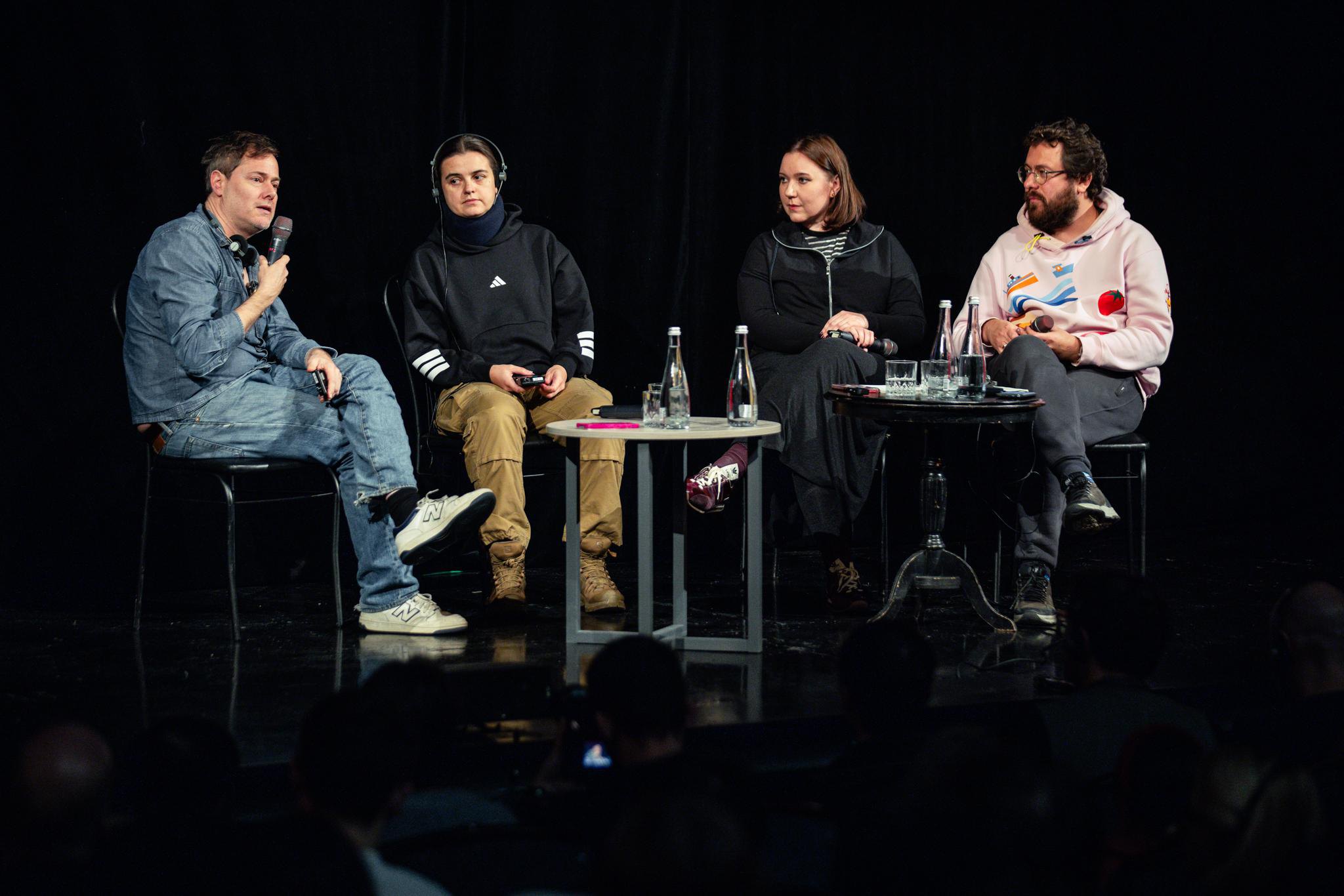 Міло Рау, Олена Апчел, Тамара Трунова, Ілля Разумейко. Публічна дискусія у Молодому театрі.