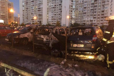 На столичній парковці згорів автомобіль помічника Мосійчука