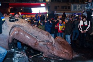 Историк-краевед шокирована сносом памятника Ленину в центре Киева