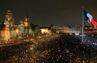 В Мехико протестующие забросали полицию "коктейлями Молотова"