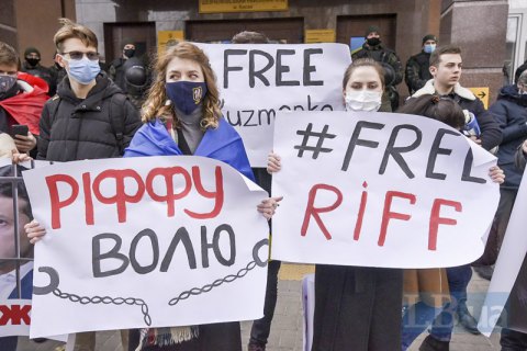 Суд по "делу Шеремета" перенесли на 23 марта, активисты двинулись к СИЗО, где содержится Антоненко