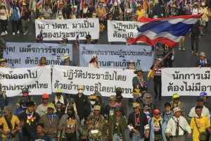 Прем'єр-міністр Таїланду мусила покинути Бангкок
