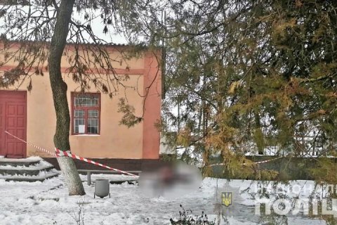 На Миколаївщині жінка смертельно поранила чоловіка, який чіплявся до неї з ножем