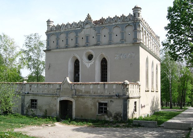  Оборонная синагога (XVI в.) в Гусятине