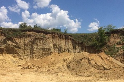 В Черновицкой области обнаружили нелегальный карьер по добыче песка