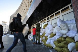 Міліція пропустила жителів Сум у будівлі облдержадміністрації та мерії