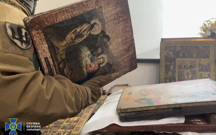 Литовському дипломату повернули ікони, які росіяни викрали з його резиденції у Херсоні