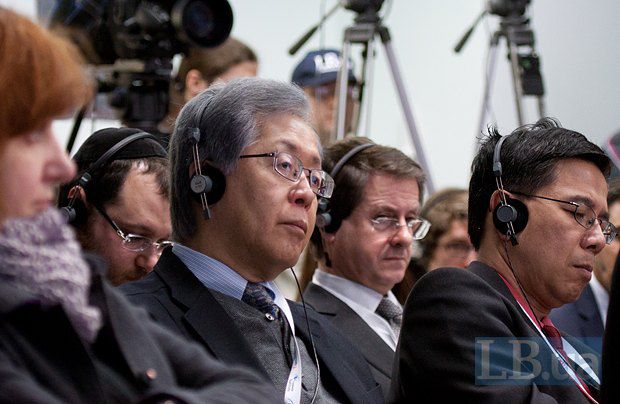 Посол Японии в Украине Тоичи Саката(второй слева)