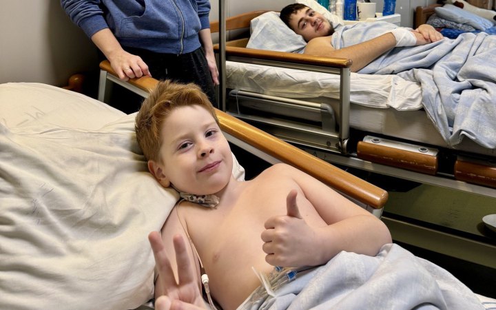 Медики Охматдиту врятували двох братів з Херсона, які отримали тяжкі поранення після танкового обстрілу