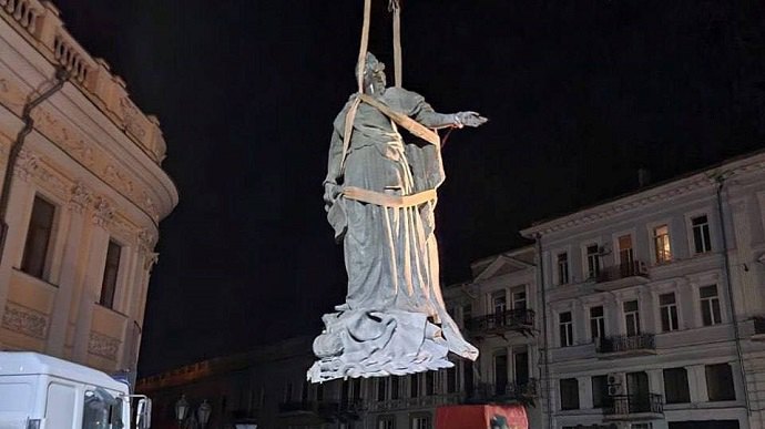 Демонтаж пам’ятника Катерині II в Одесі.