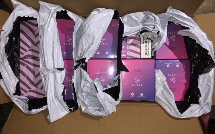 ​Митники виявили 1000 незадекларованих електронних сигарет у вантажівці зі Словаччини