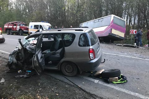 Семь человек пострадали в ДТП с участием маршрутки во Львовской области