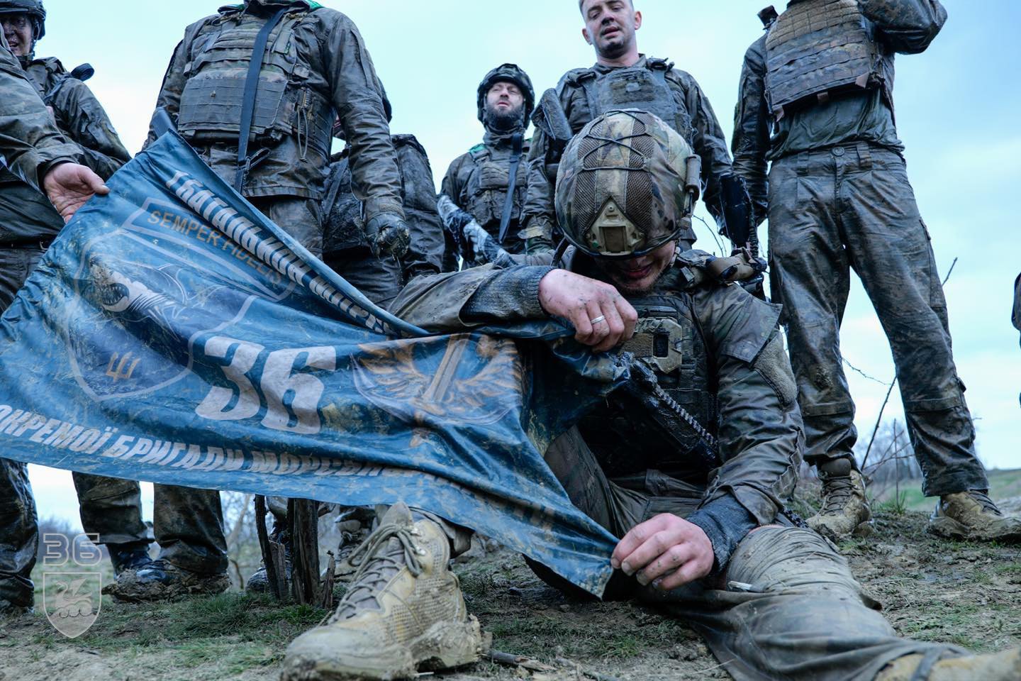 Морпіхи 36 окрема бригада морської піхоти під час подолання смуги перешкод