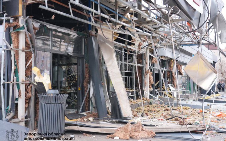 Головне за ніч та ранок неділі, 14 грудня: удар по магазину в Запоріжжі, атака на Одещину, понад 150 боєзіткнень