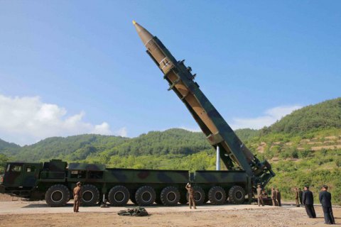 Північнокорейські військові таємно перевозять балістичну ракету до західного узбережжя, - Reuters