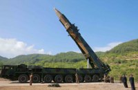 Северокорейские военные тайно перевозят баллистическую ракету к западному побережью, - Reuters