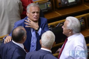 Депутати відмовилися слухати Азарова та Табачника