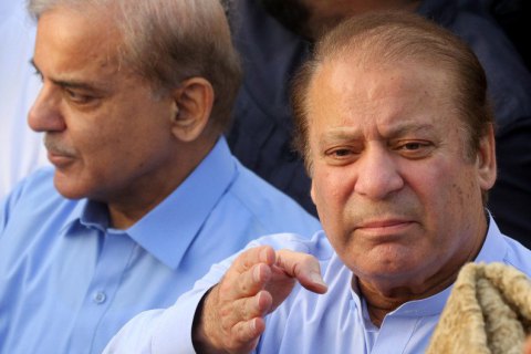 Екс-прем'єра Пакистану засудили до семи років позбавлення волі