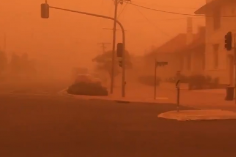 Город в Австралии накрыла "марсианская" пылевая буря 