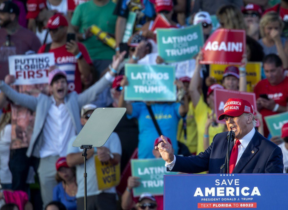 Дональд Трамп виступає на мітингу підтримки Марко Рубіо на проміжних виборах 2022 р.