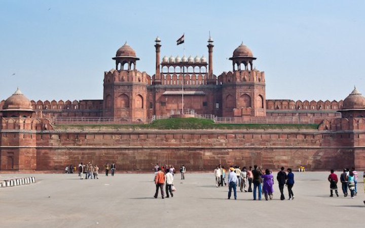 У Делі біля історичної пам'ятки вибухнула машина. Вісім людей загинули, близько 20 поранені