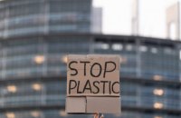 Європарламент проголосував за заборону одноразового пластику
