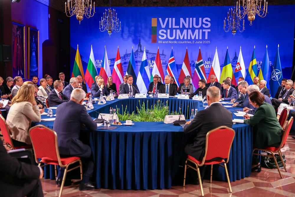 Зустріч «Бухарестської дев'ятка» у Вільнюсі 2 червня 2025 року за участю Північних країн та України.