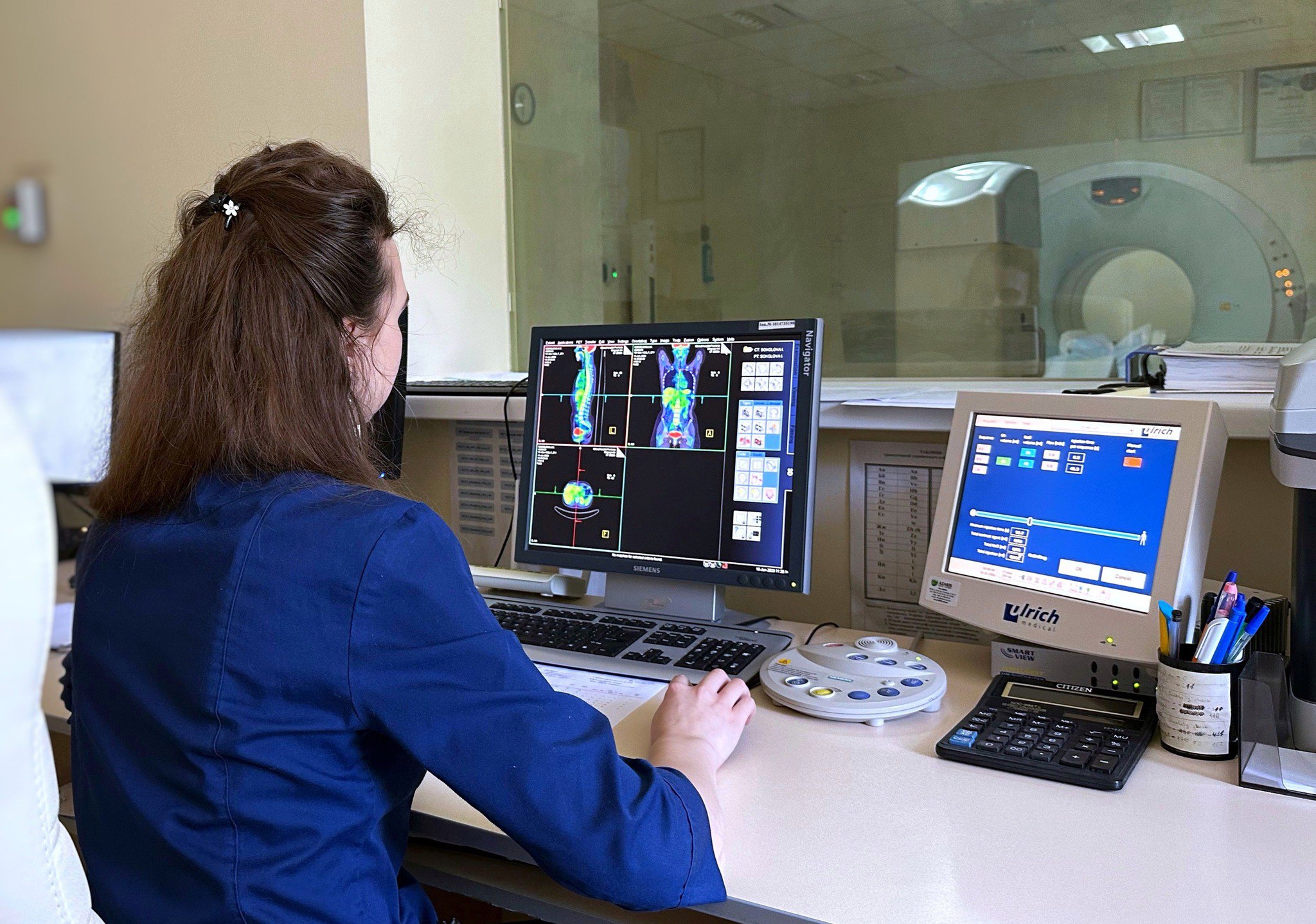 Дослідження ПЕТ-КТ проводять у Всеукраїнському центрі радіохірургії лікарні «Феофанія» на томографі <i>Biograph 64
TruePoint</i>