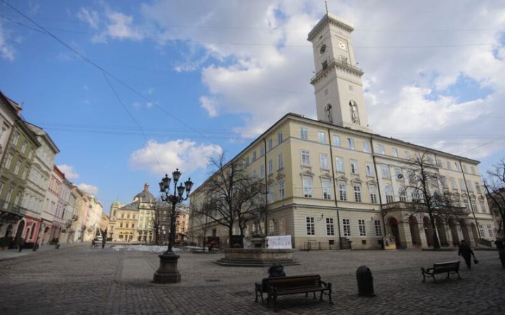 Львівська мерія радить супермаркетам і аптекам сформувати двотижневий запас товарів
