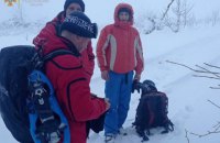 На Закарпатье третьи сутки ищут мужчину, который катался на снегоходе и заблудился