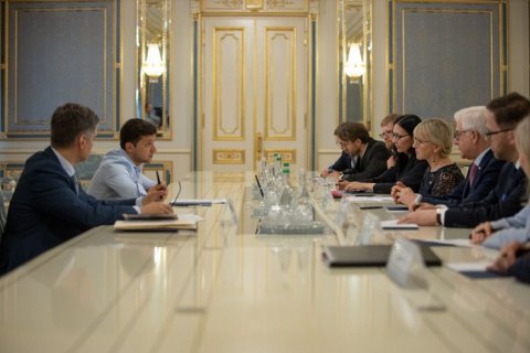Зеленский заверил, что Украина будет продолжать двигаться в Евросоюз и НАТО