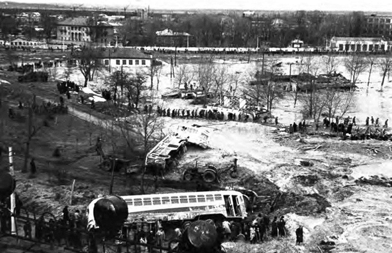 Пульпа, що зійшла на Куренівку. Наслідки трагедії 13 березня 1965 року.