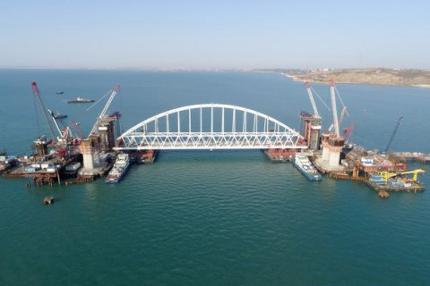 Росія збирається відкрити автодорожню частина мосту через Керченську протоку до літа