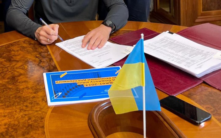 Бюджет-2024: без військового ПДФО на місцях, коштів на ремонт доріг та ДФРР 