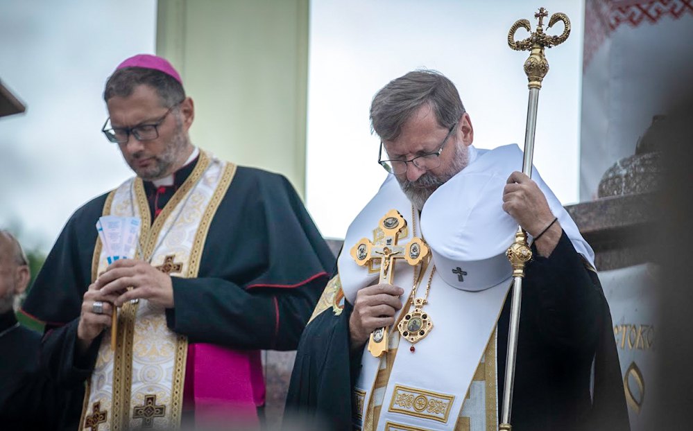 Апостольський нунцій Вісвальдас Кульбокас і глава УГКЦ Святослав Шевчук на прощі в Зарваниці.
