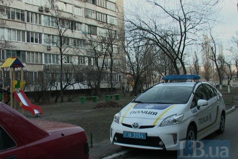 Полиция в Киеве стреляла в преступника, угрожавшего людям гранатами