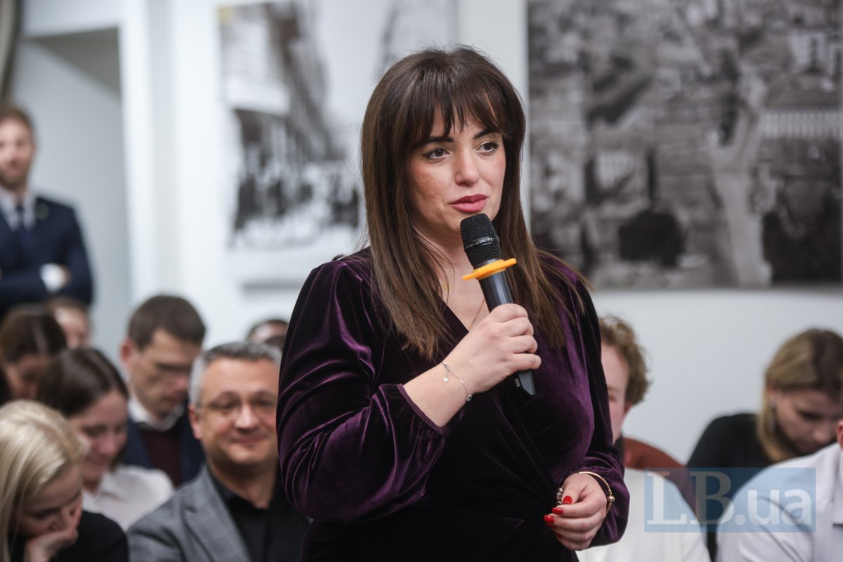 нардепка Леся Забуранна