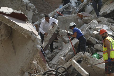 Число жертв землетрясения в Мексике возросло до 320