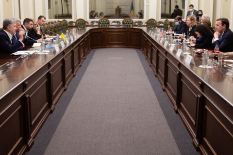 Порошенко попросил сенаторов США организовать встречу Байдена с Зеленским до переговоров с Путиным