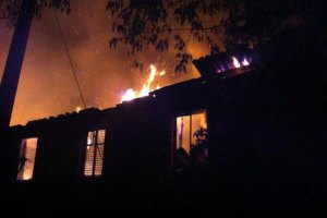 В Днепропетровске за ночь сгорело 18 маршруток и нежилой дом
