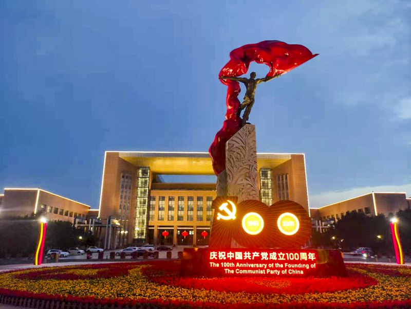 Композиция около здания провинциального правительства в городе Чанчунь
